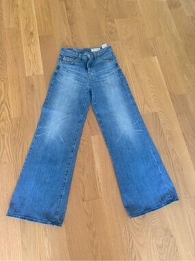 AG Adriano Goldschmied Saige Wide Leg — Size 24 | Medium Indigo Wash